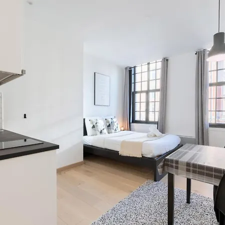 Superbe Sur La Grand Place, Avec Vue ! * Lille